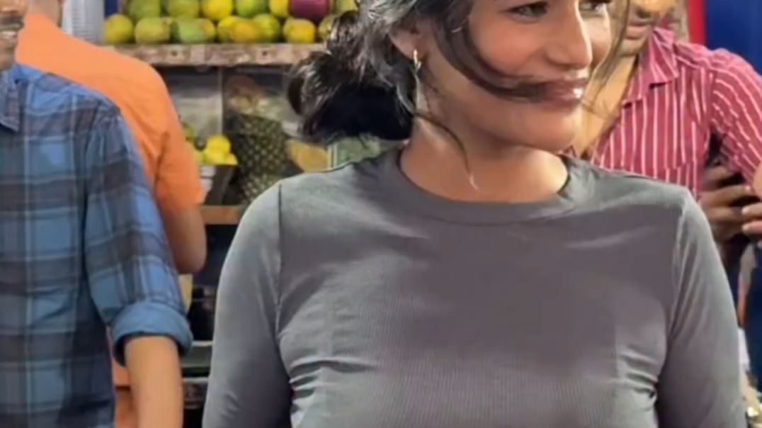 Poonam Pandey enjoying the Vada pav this monsoon 😍😍